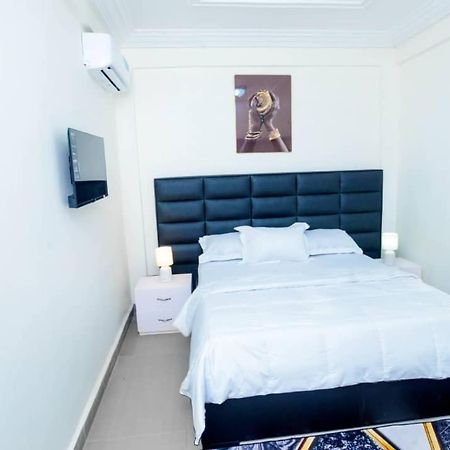 Appartement B&W Yaoundé Buitenkant foto